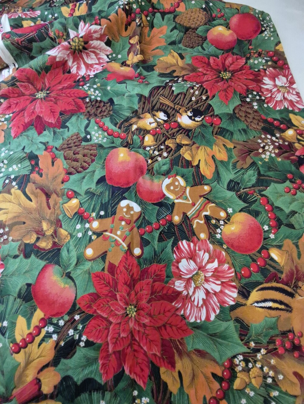 Joan Kessler Concord Fabrics Christmas 51x42โ Poinsettia Print